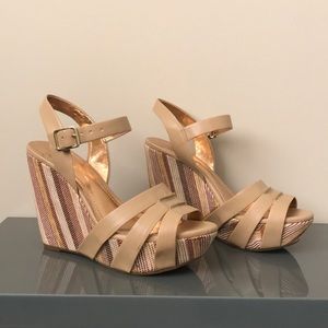 BCBGeneration strappy wedge size 7
